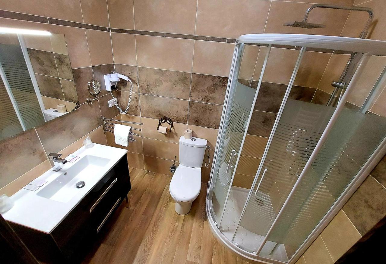 Hotel Les Hauts De Moureze Luaran gambar