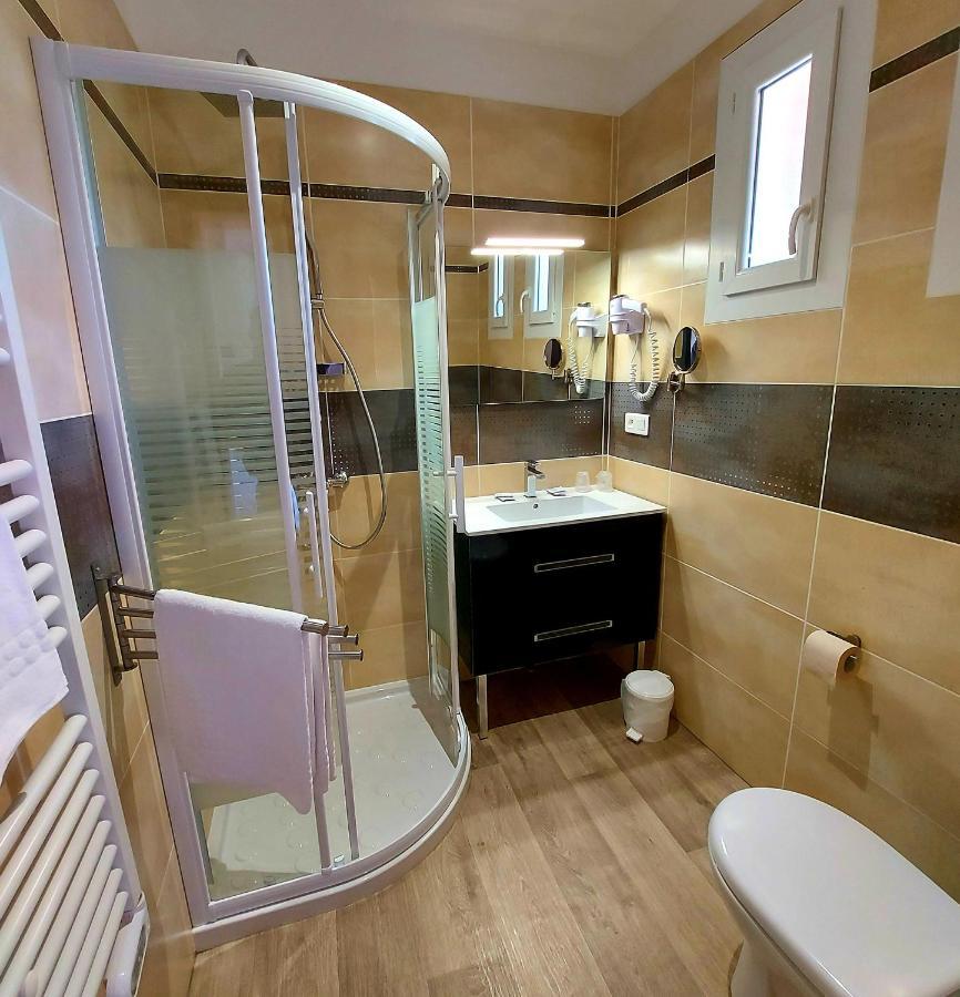 Hotel Les Hauts De Moureze Luaran gambar