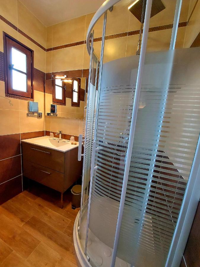 Hotel Les Hauts De Moureze Luaran gambar