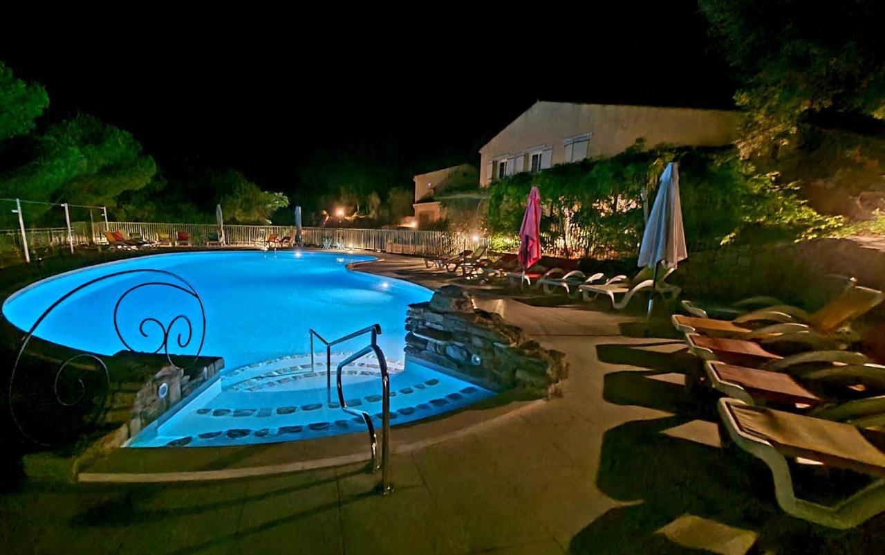 Hotel Les Hauts De Moureze Luaran gambar