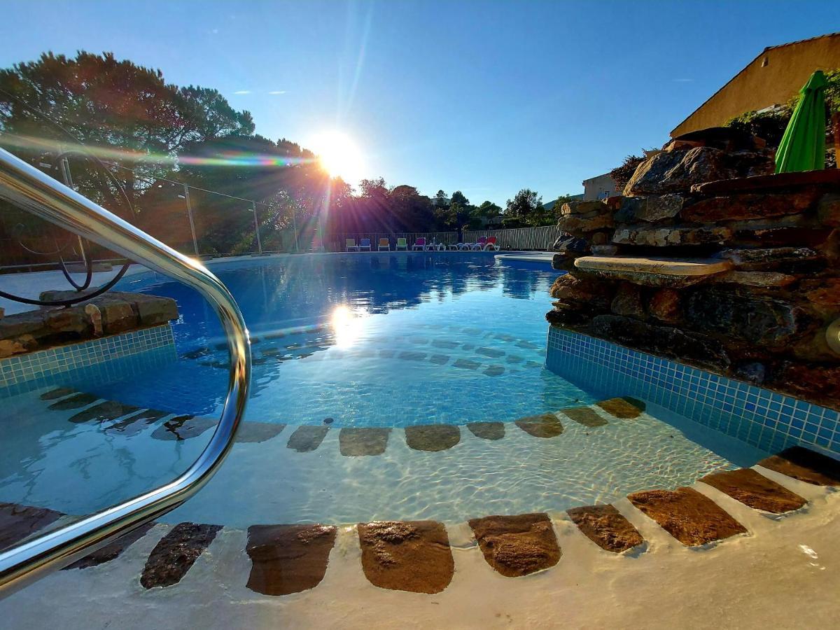 Hotel Les Hauts De Moureze Luaran gambar