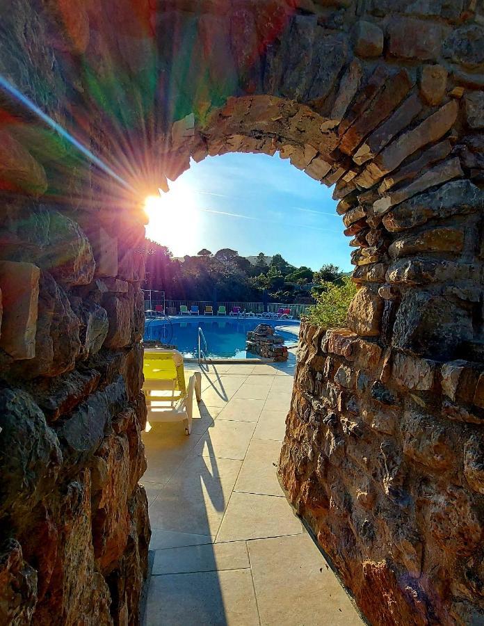 Hotel Les Hauts De Moureze Luaran gambar