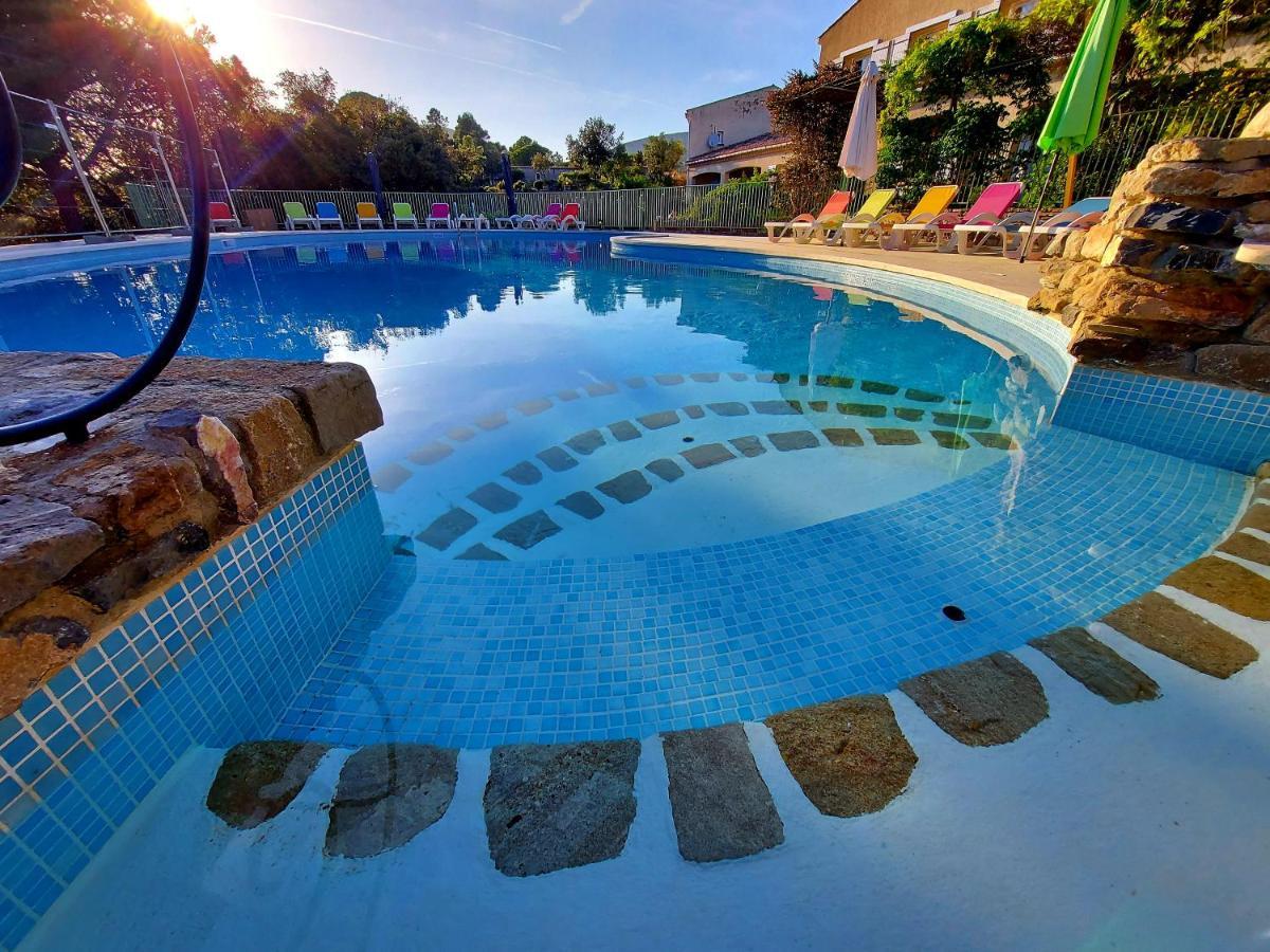 Hotel Les Hauts De Moureze Luaran gambar