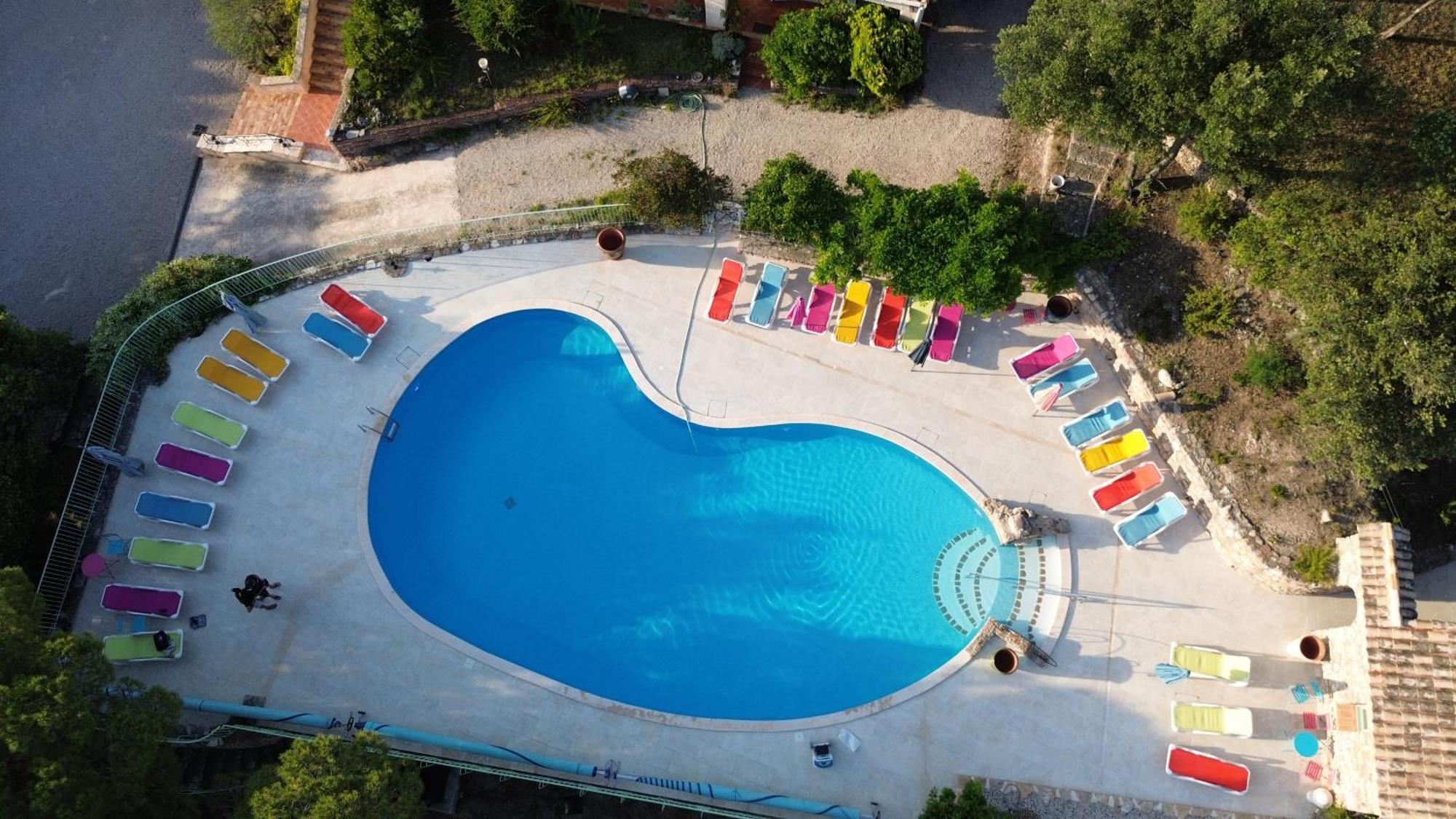 Hotel Les Hauts De Moureze Luaran gambar
